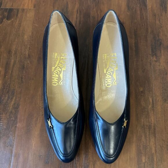 SALVATORE FERRAGAMO Slip-On Kitten Heel Dress Shoes in Navy Leather ITALY - Picture 2 of 12